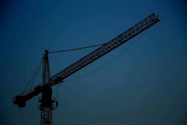 Large crane in modular construction project